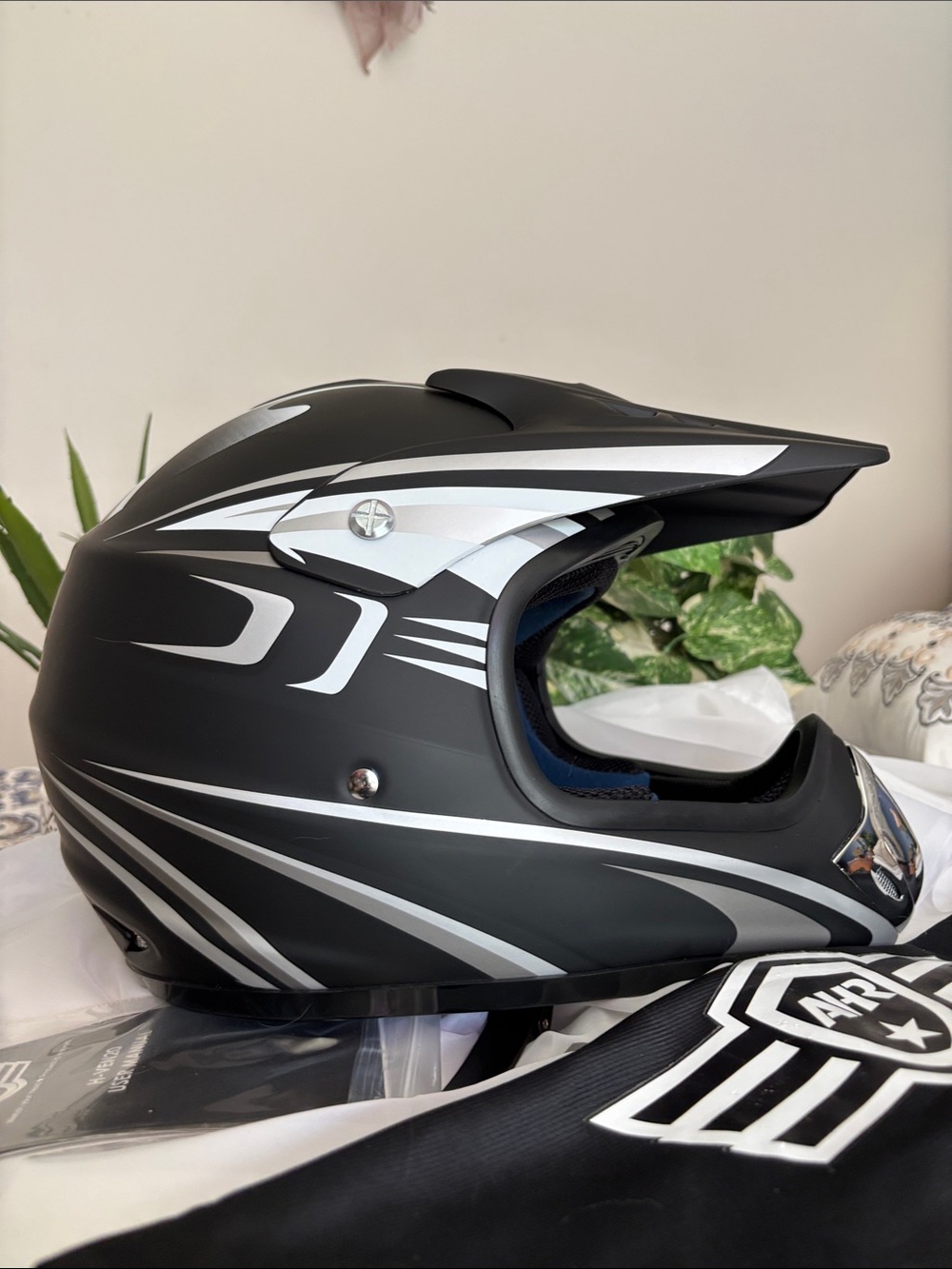 Men's or Women’s Full-Face Motocross Helmet in Black and Silver